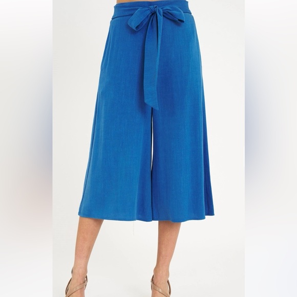 FABULOUS TIE KNOT LINEN CAPRI PANTS - Picture 3 of 7